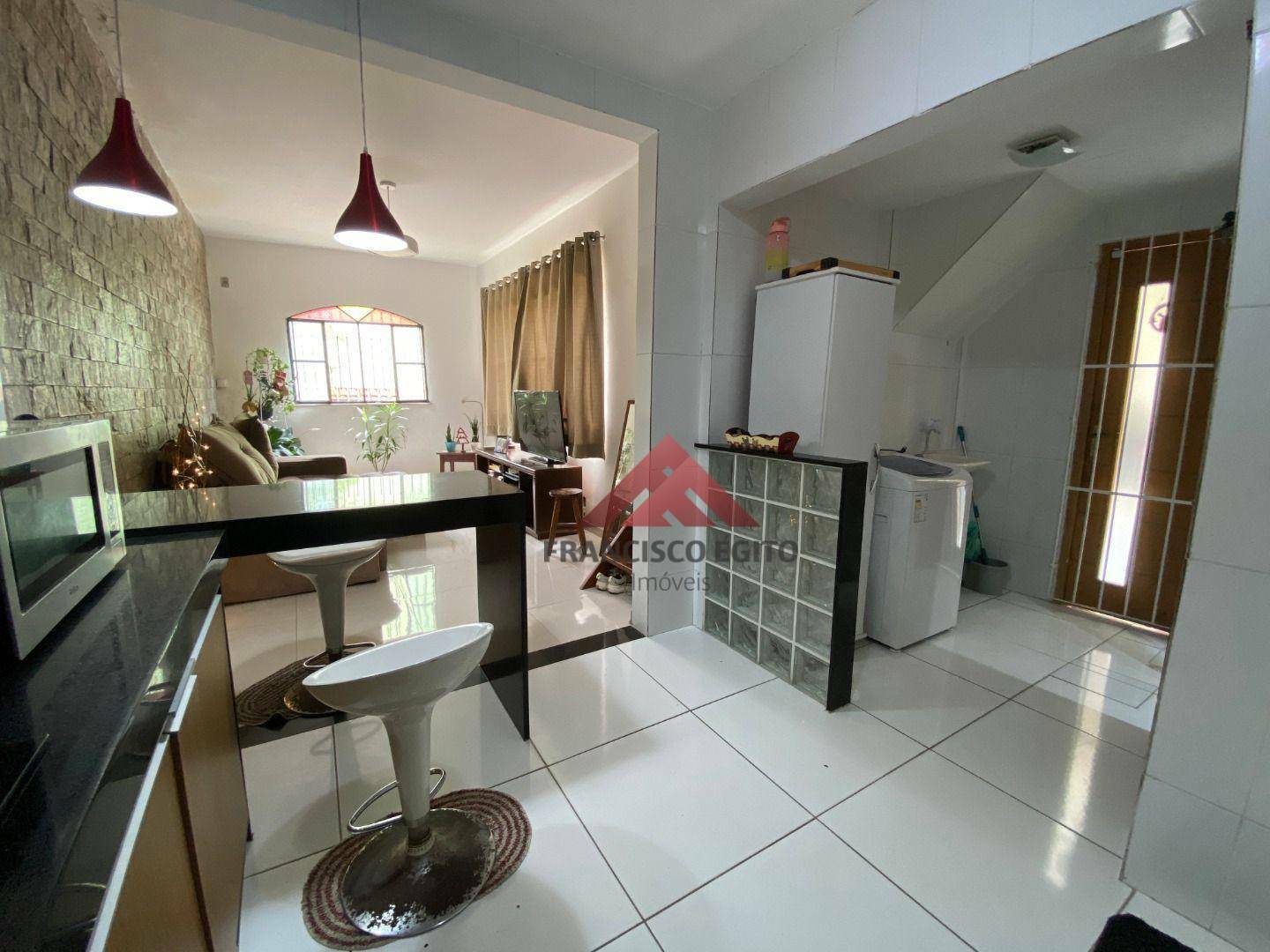 Casa à venda com 2 quartos, 80m² - Foto 1