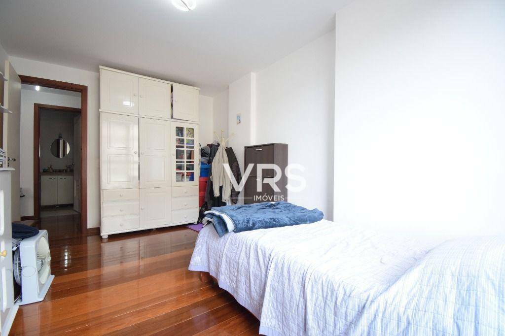 Apartamento à venda com 3 quartos, 142m² - Foto 11