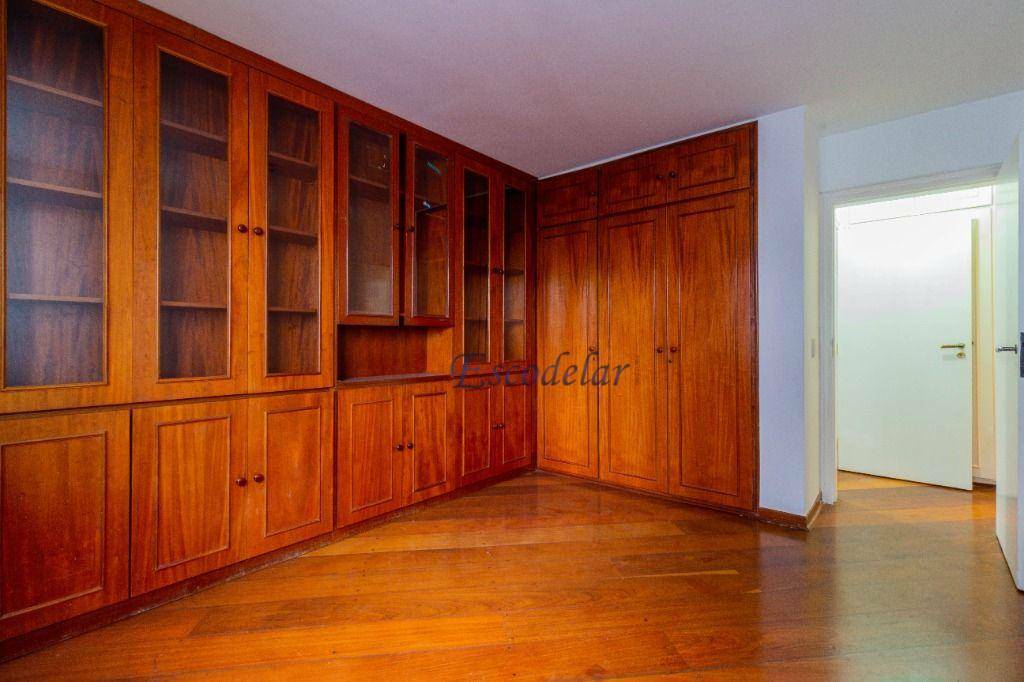 Apartamento para alugar com 3 quartos, 150m² - Foto 18