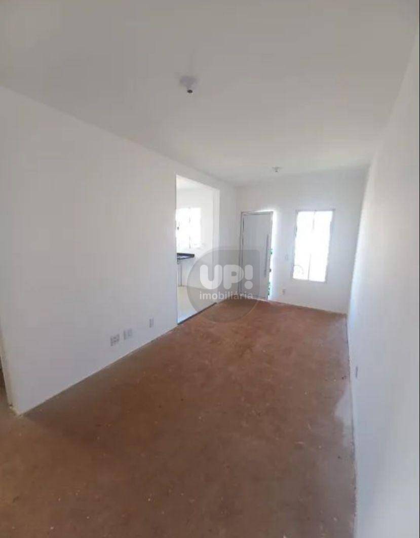 Casa à venda com 3 quartos, 67m² - Foto 2