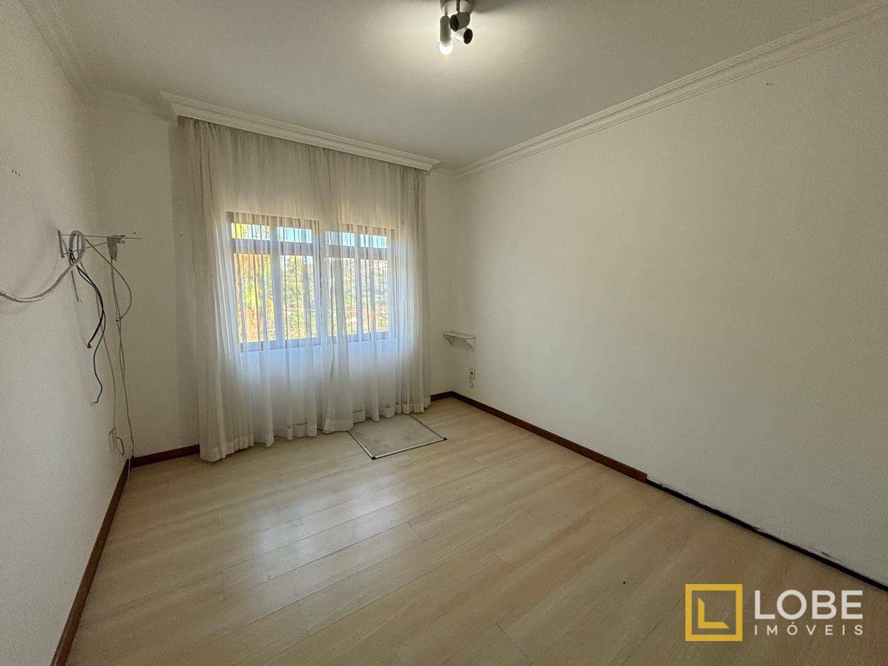 Casa à venda com 3 quartos, 272m² - Foto 5