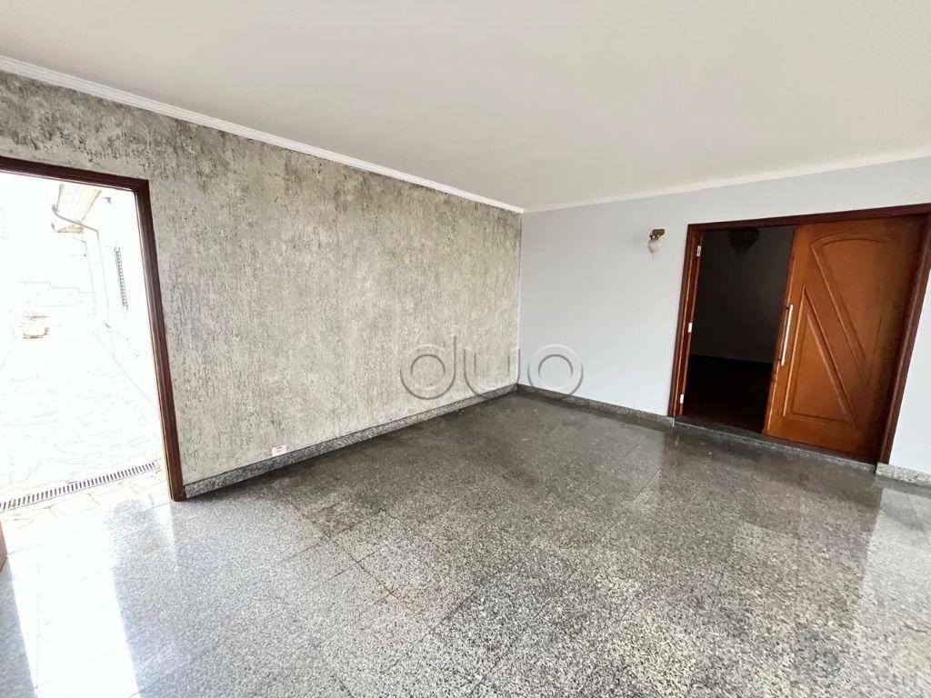 Casa à venda com 3 quartos, 200m² - Foto 2