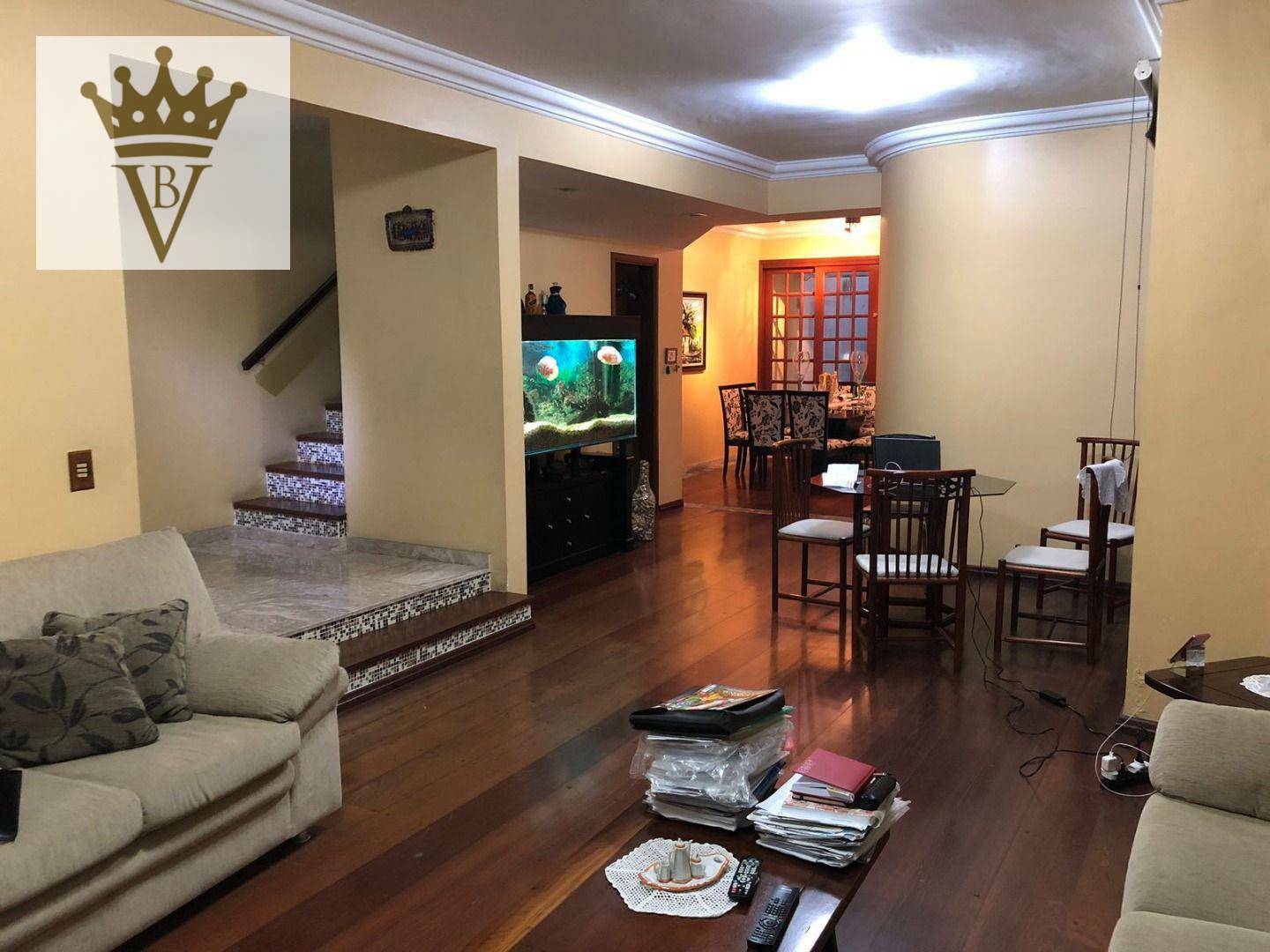 Casa à venda com 3 quartos, 200m² - Foto 1