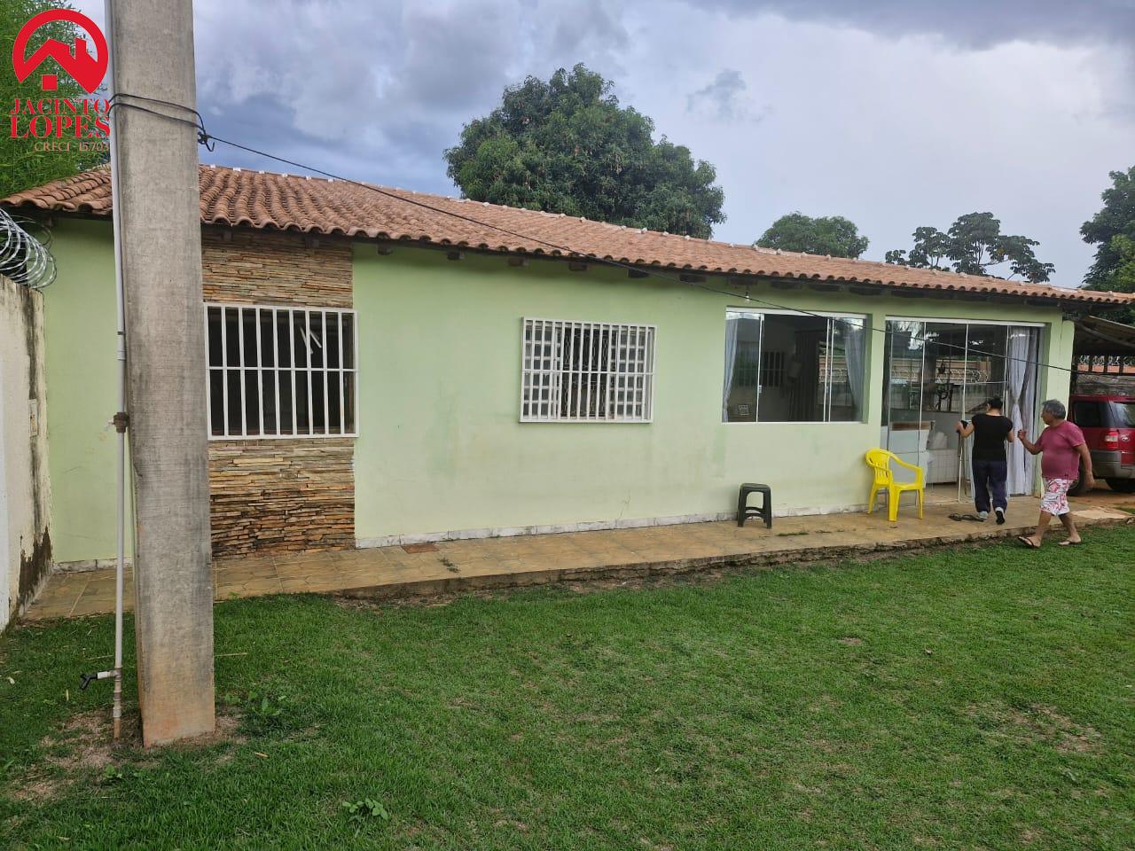 Casa à venda com 3 quartos, 200m² - Foto 1