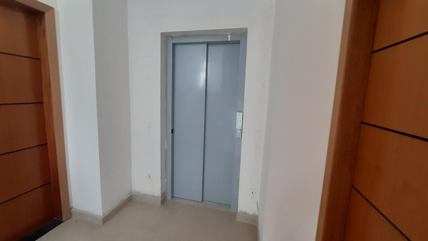 Apartamento à venda com 3 quartos, 83m² - Foto 2