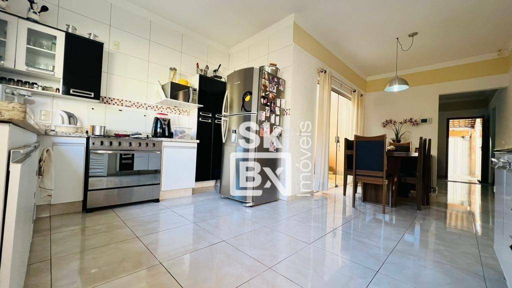 Casa à venda com 3 quartos, 150m² - Foto 4