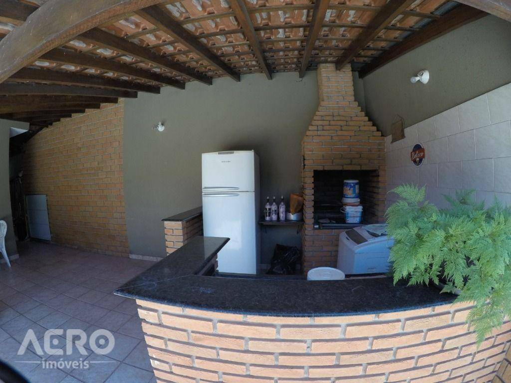 Casa à venda com 5 quartos, 317m² - Foto 9