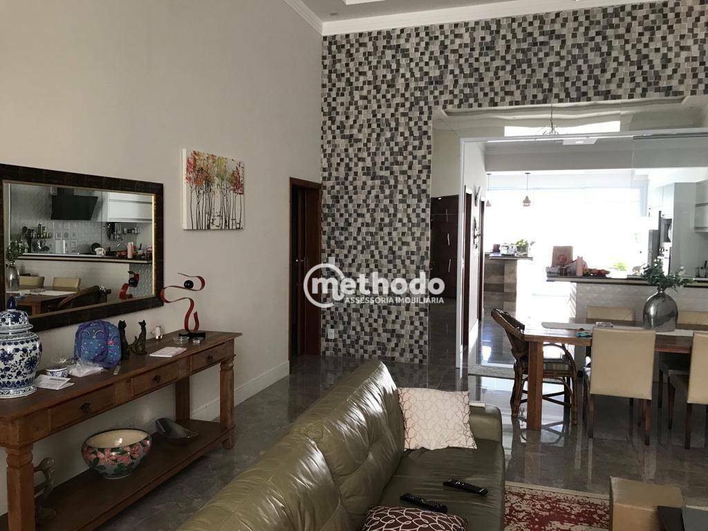 Casa de Condomínio à venda com 3 quartos, 233m² - Foto 2