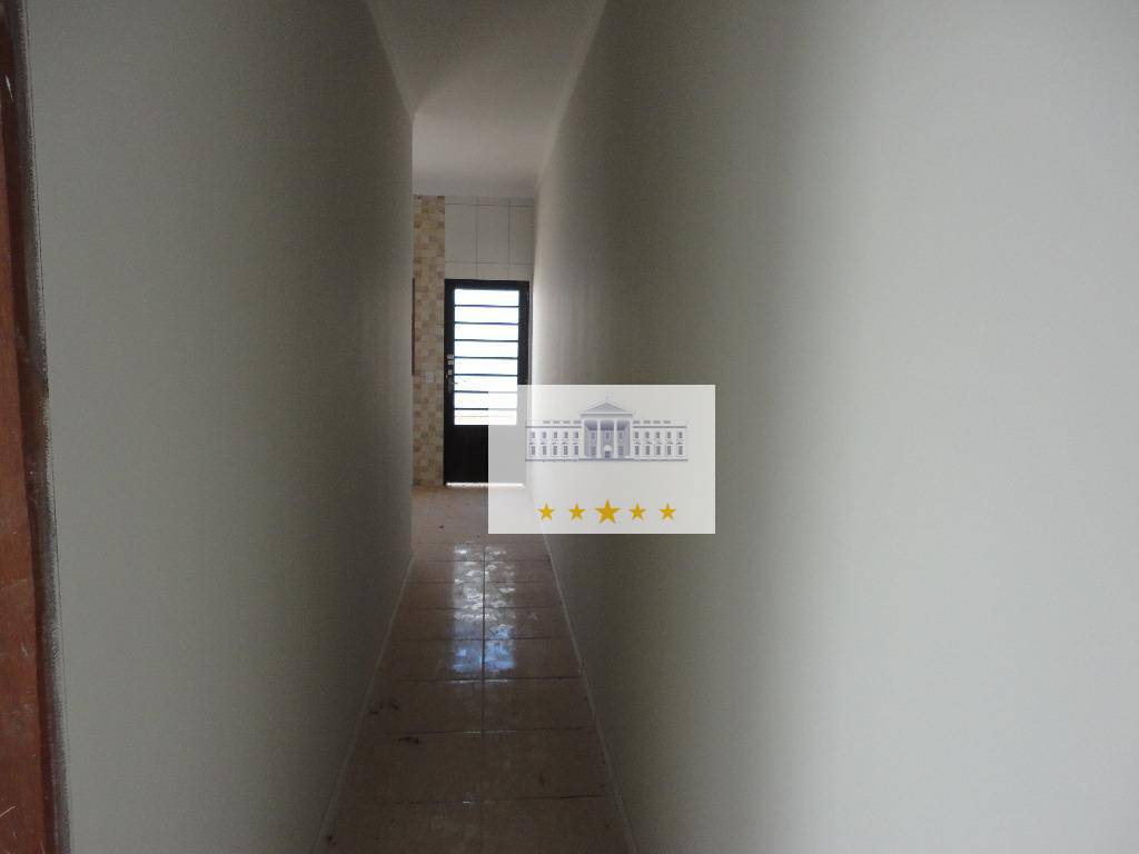 Casa à venda com 2 quartos, 80m² - Foto 3