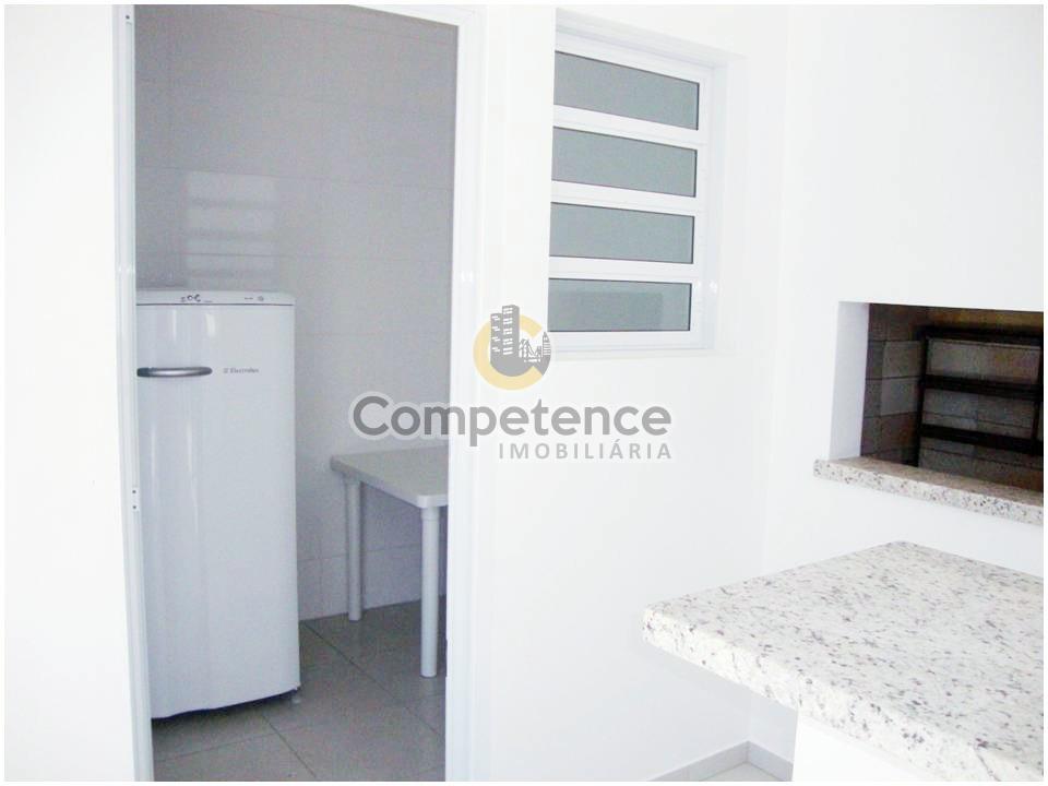 Casa à venda com 3 quartos, 228m² - Foto 3