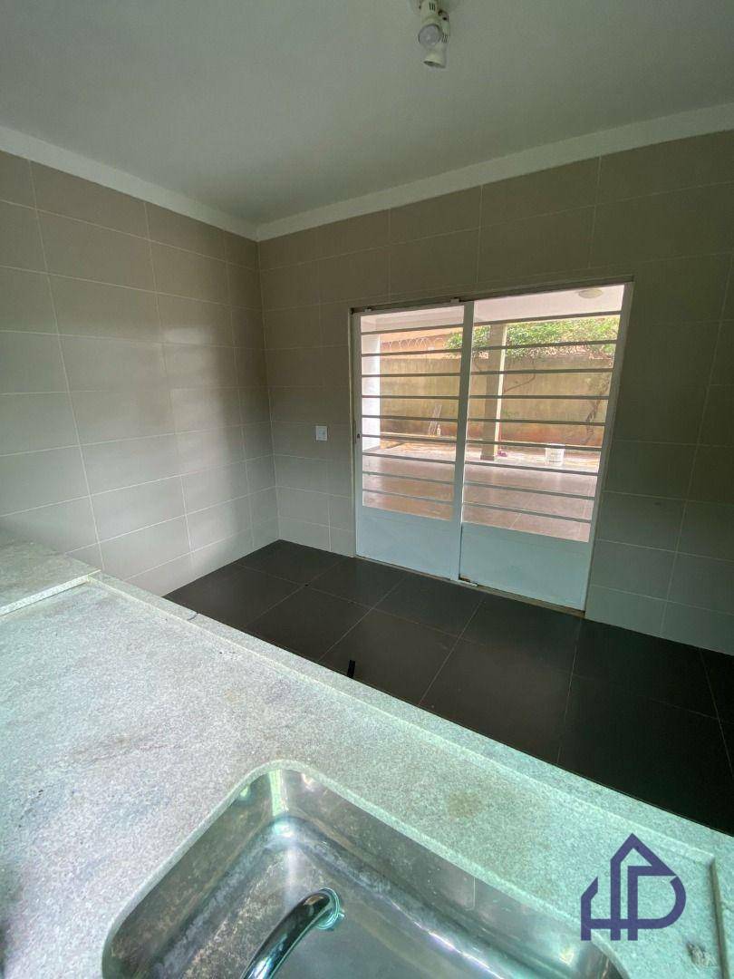 Casa para alugar com 3 quartos, 248m² - Foto 13