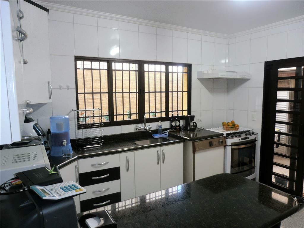 Casa à venda com 3 quartos, 245m² - Foto 11