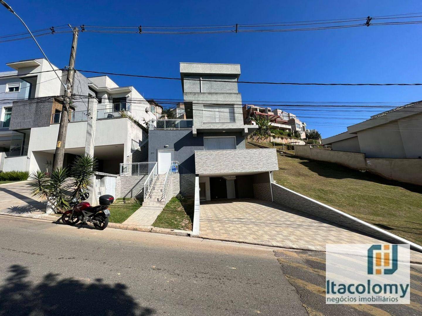 Casa de Condomínio à venda com 4 quartos, 391m² - Foto 1