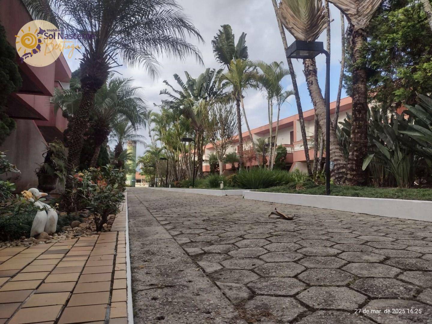 Casa de Condomínio à venda com 4 quartos, 230m² - Foto 2