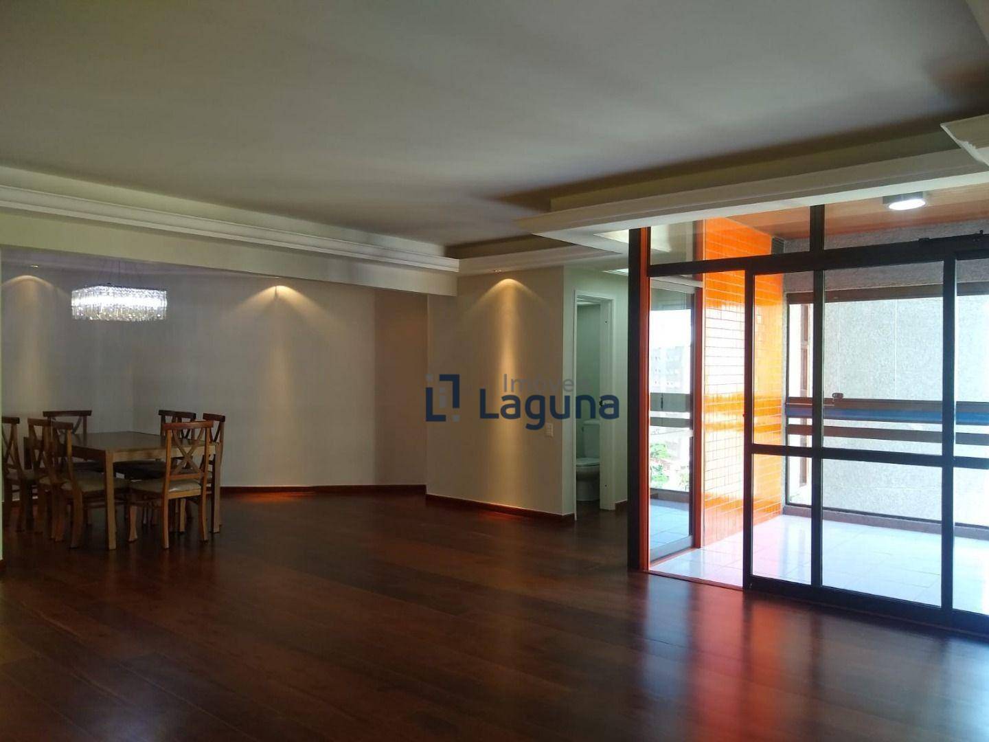 Apartamento à venda com 3 quartos, 180m² - Foto 1