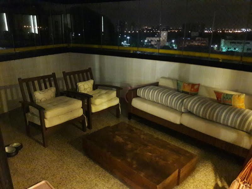 Apartamento à venda com 3 quartos, 200m² - Foto 2