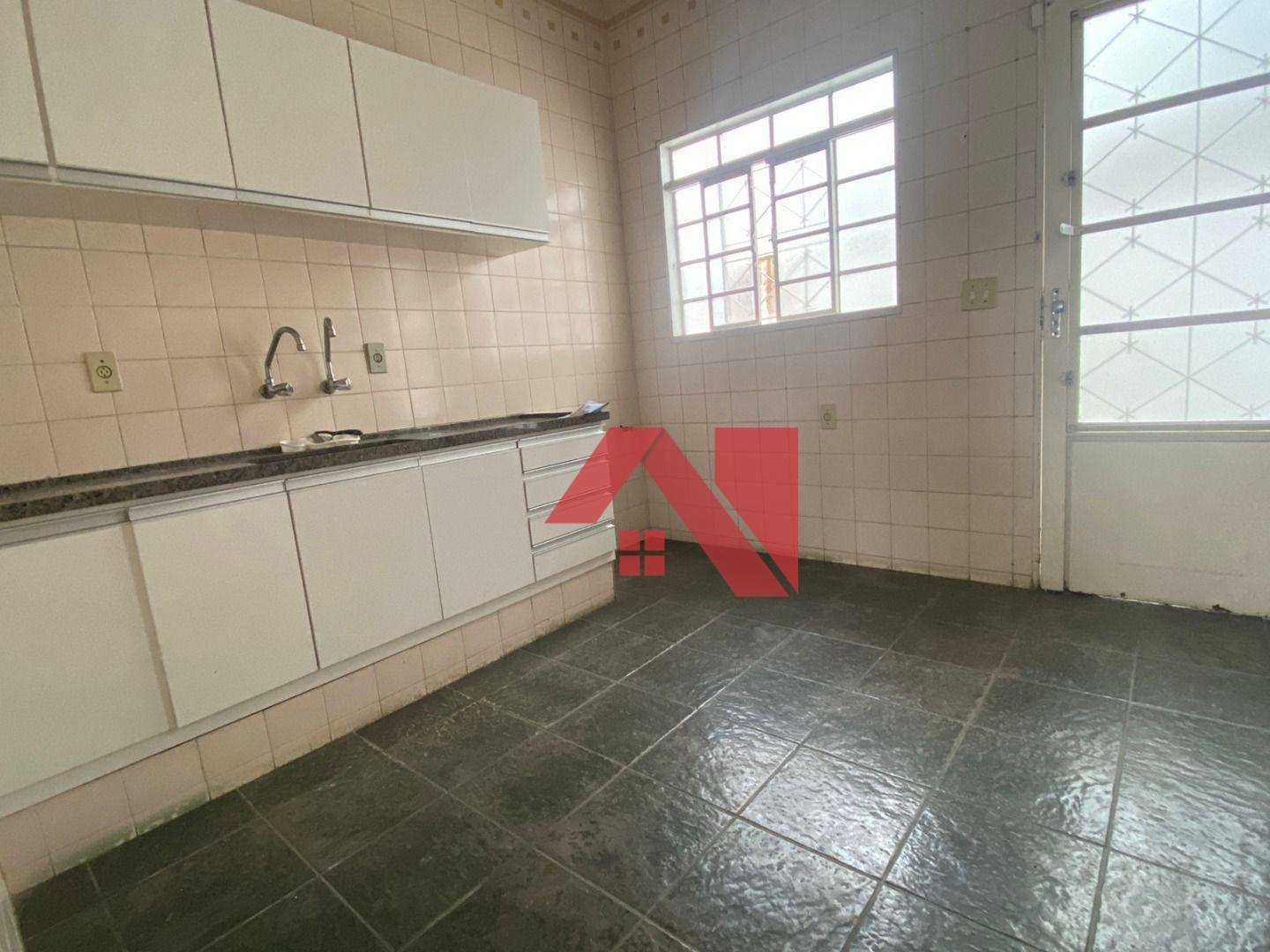 Casa para alugar com 3 quartos, 236m² - Foto 6