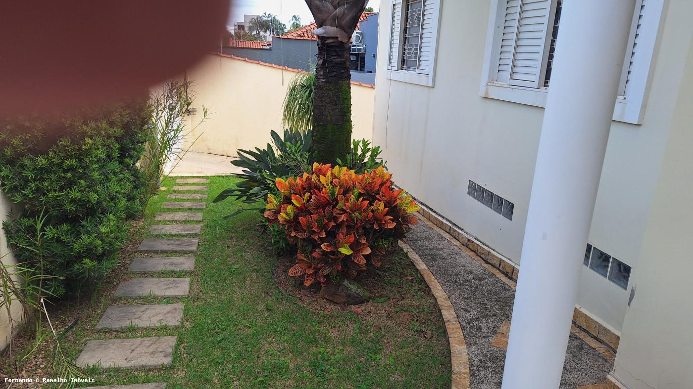 Casa à venda com 3 quartos, 450m² - Foto 3