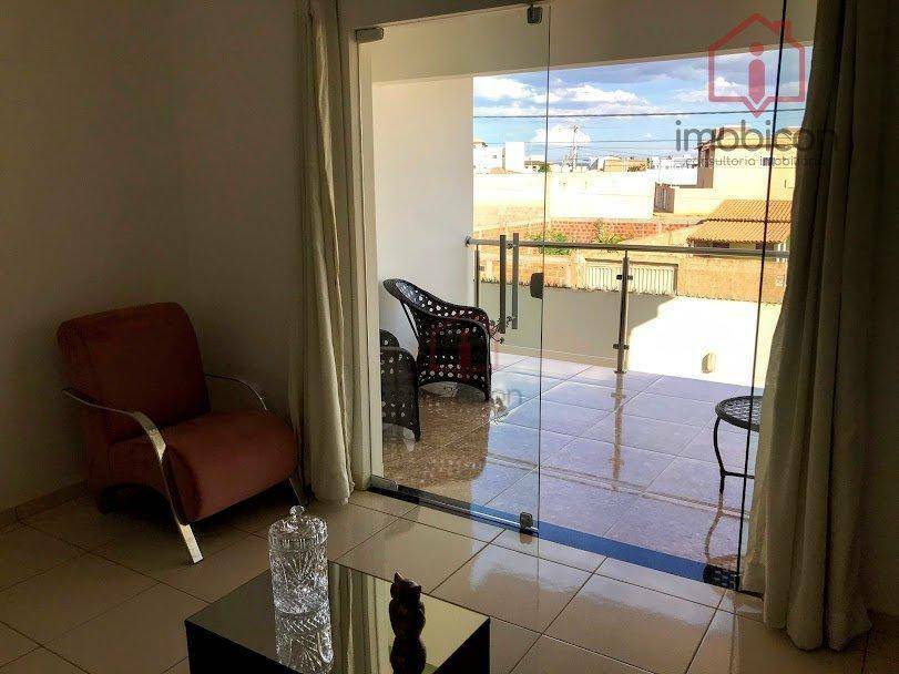 Casa à venda com 6 quartos, 220m² - Foto 16