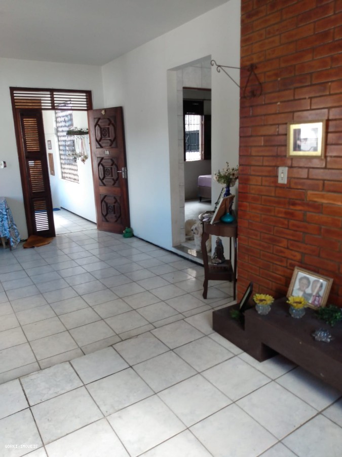 Casa à venda com 5 quartos, 319m² - Foto 2