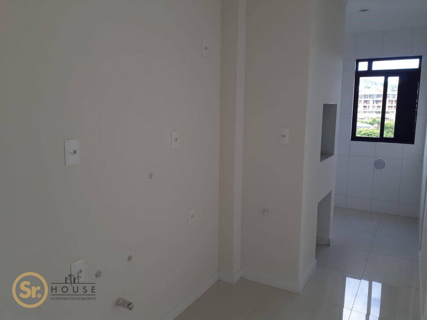 Apartamento à venda com 2 quartos, 79m² - Foto 2