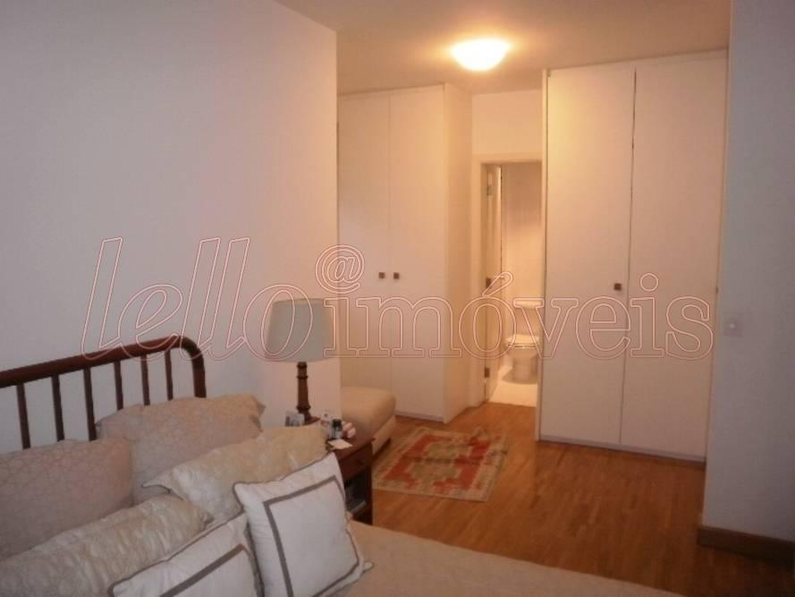 Apartamento para alugar com 2 quartos, 150m² - Foto 12