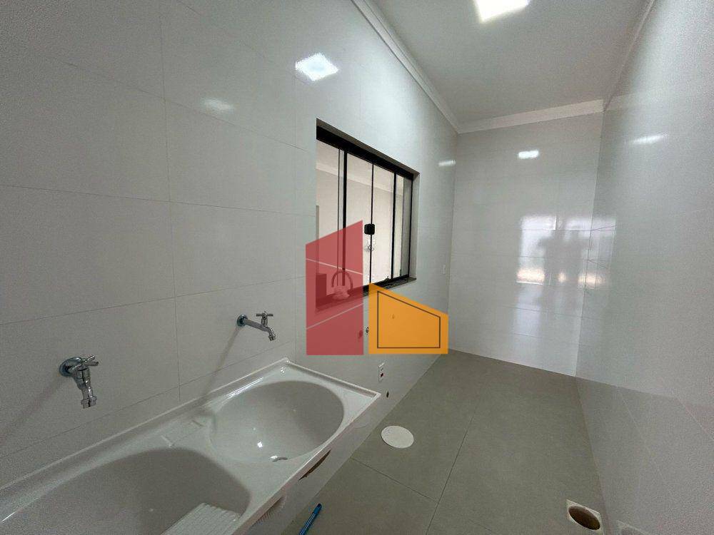 Casa à venda com 3 quartos, 183m² - Foto 2