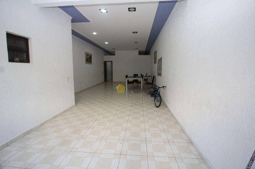 Sobrado à venda com 3 quartos, 211m² - Foto 1