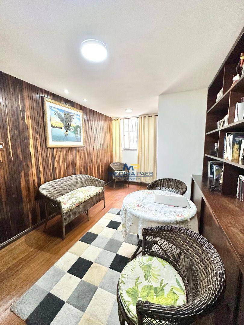 Apartamento à venda com 3 quartos, 160m² - Foto 2