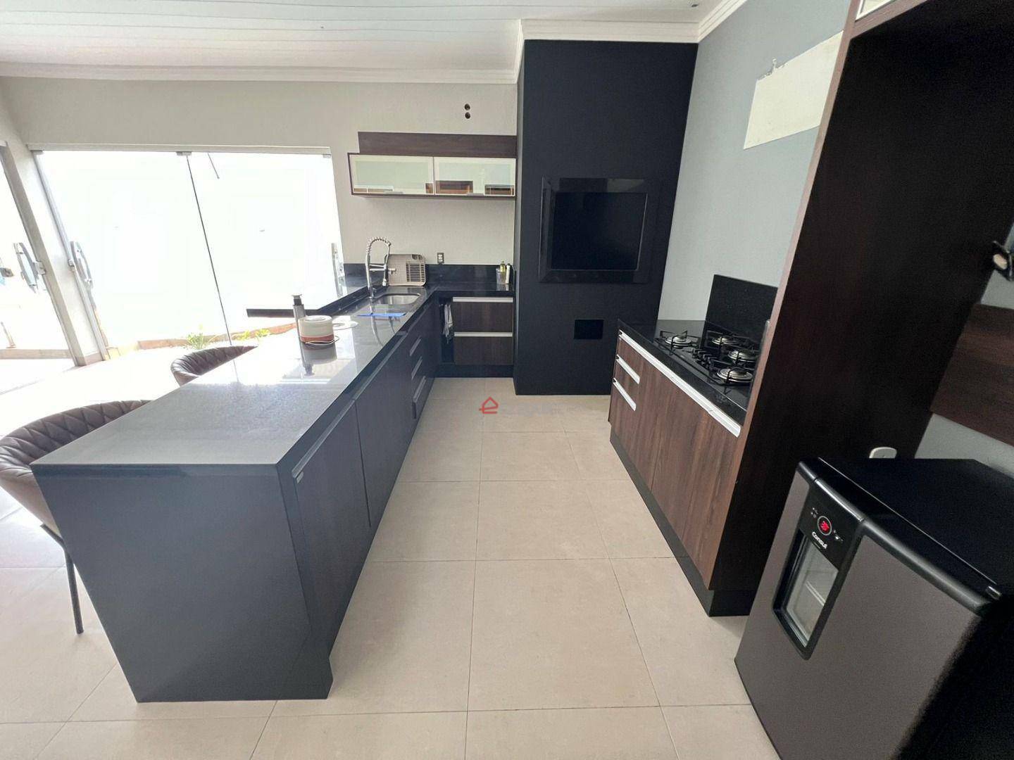 Casa à venda com 3 quartos, 170m² - Foto 14