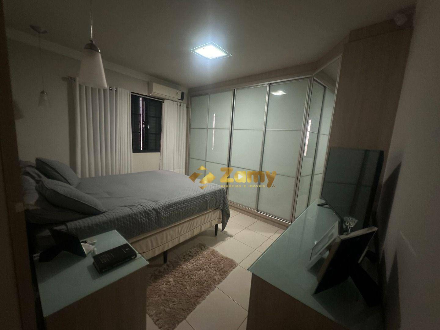 Casa à venda com 3 quartos, 220m² - Foto 4