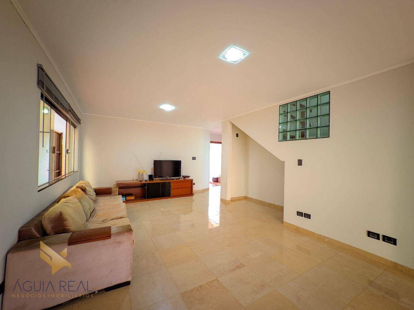 Sobrado à venda com 4 quartos, 257m² - Foto 4