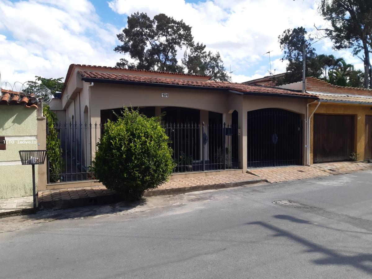 Casa à venda com 4 quartos, 200m² - Foto 1