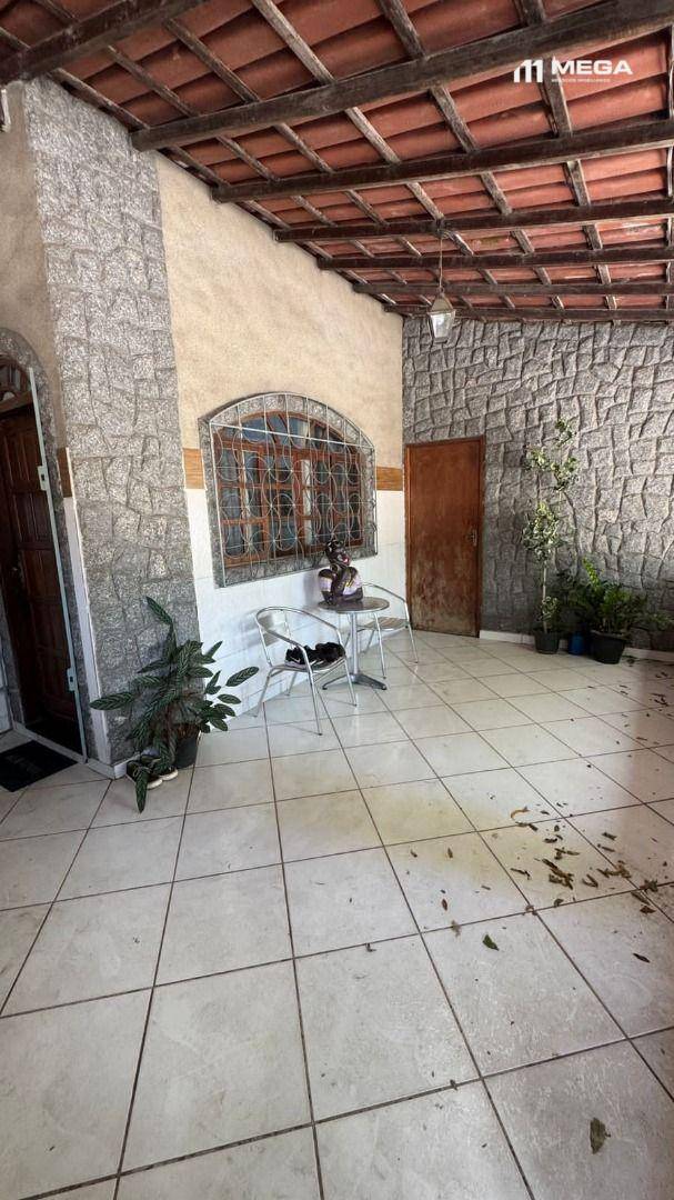 Casa, 4 quartos, 180 m² - Foto 1