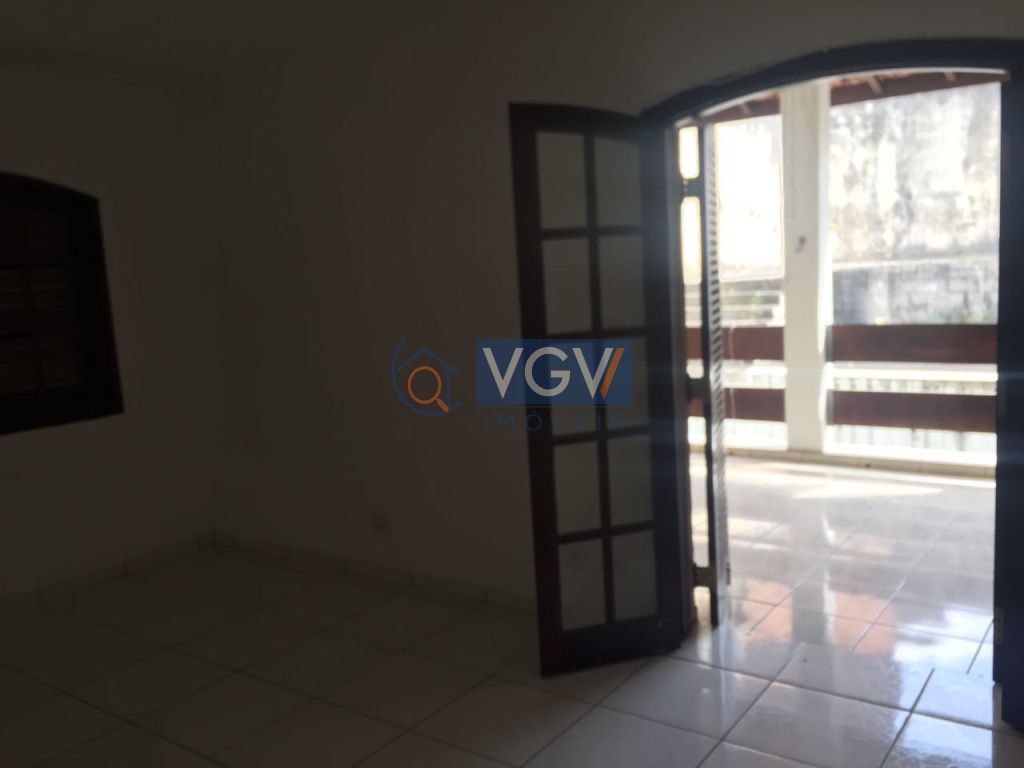 Casa para alugar com 3 quartos, 200m² - Foto 5