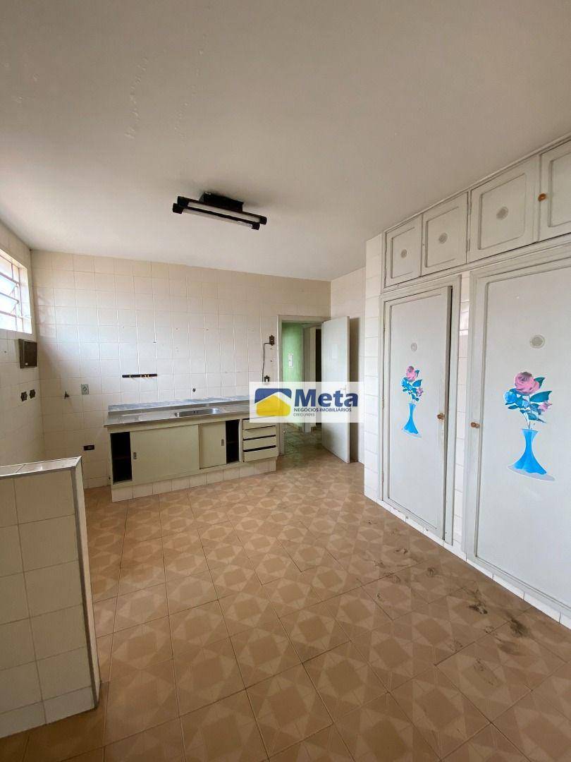 Sobrado à venda com 3 quartos, 500m² - Foto 47