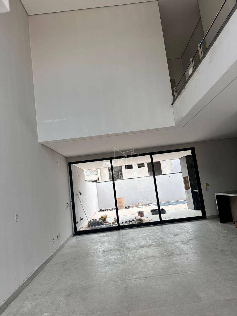 Sobrado à venda com 4 quartos, 200m² - Foto 2