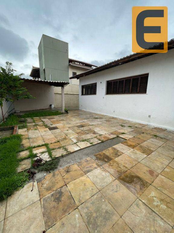 Casa à venda com 3 quartos, 226m² - Foto 4