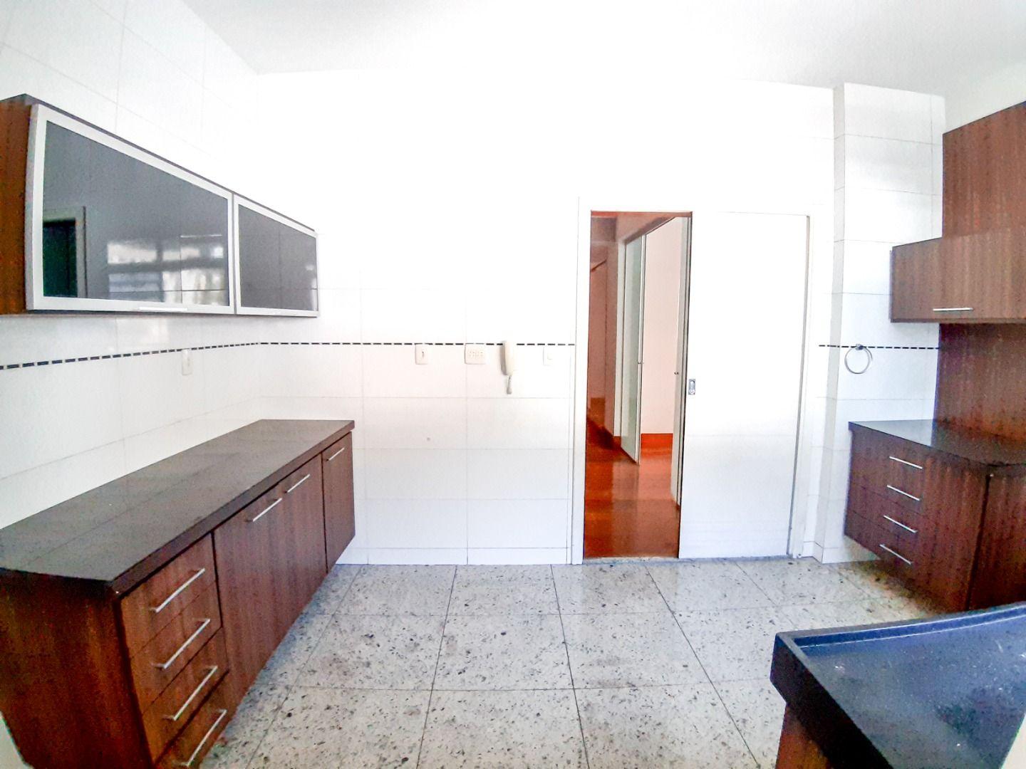 Apartamento à venda com 4 quartos, 220m² - Foto 31