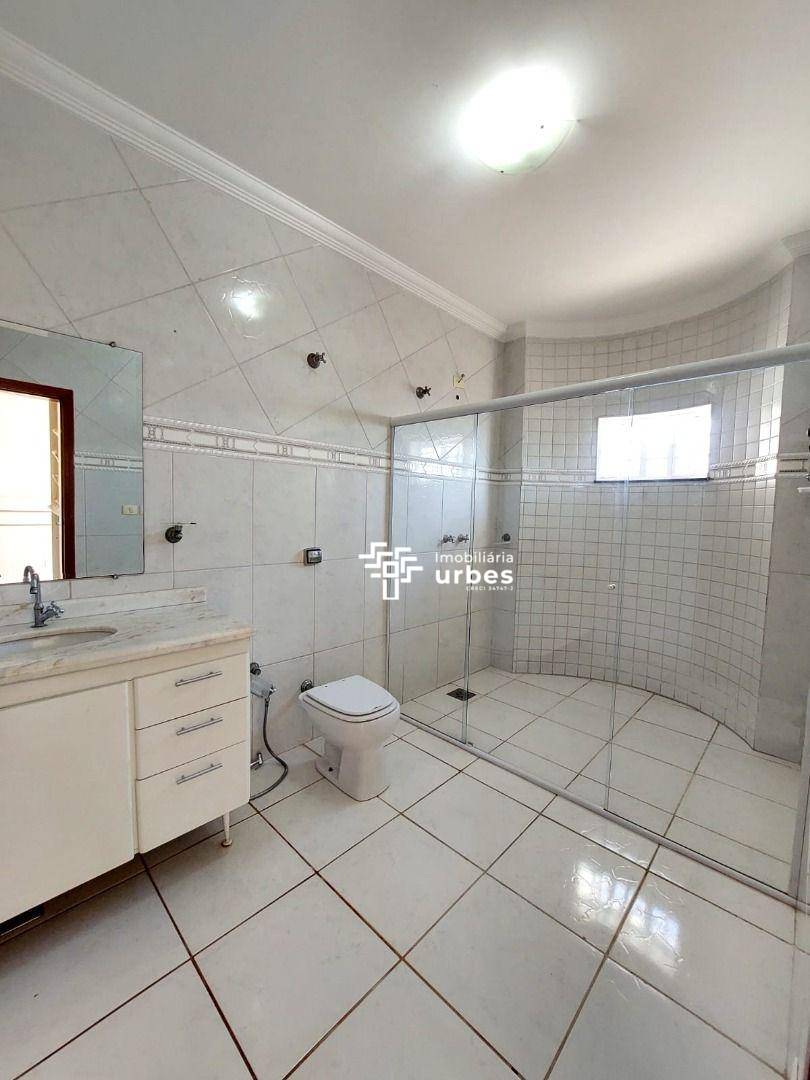 Casa para alugar com 3 quartos, 226m² - Foto 22