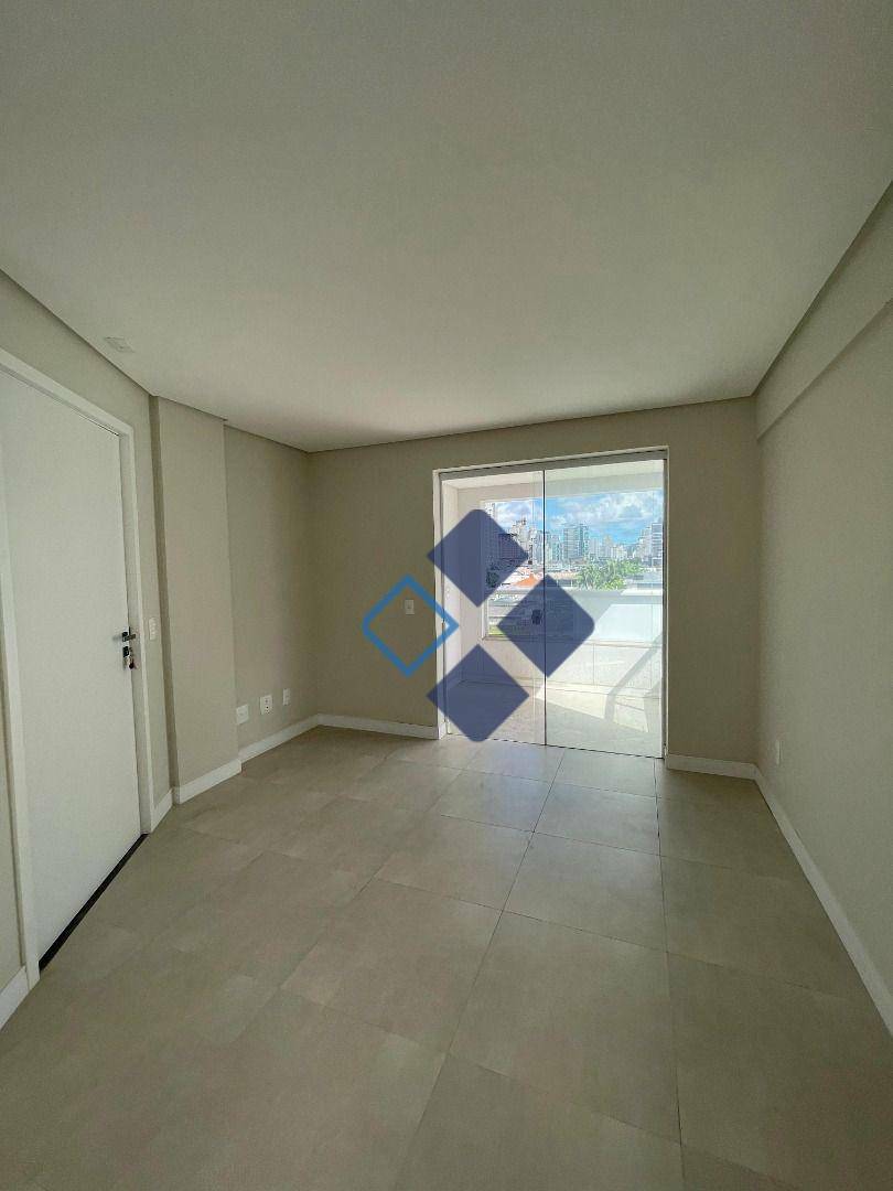 Apartamento à venda com 2 quartos, 69m² - Foto 3