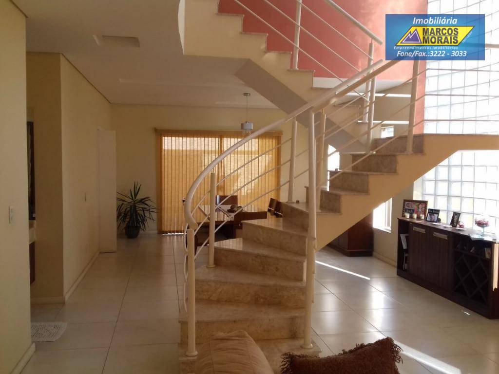 Casa de Condomínio à venda com 3 quartos, 250m² - Foto 3