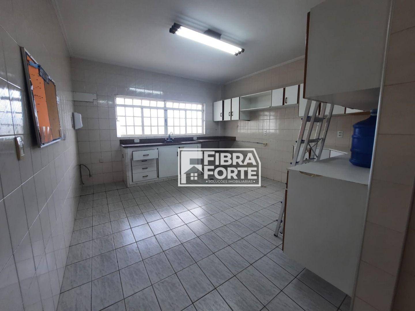 Casa para alugar com 5 quartos, 420m² - Foto 18