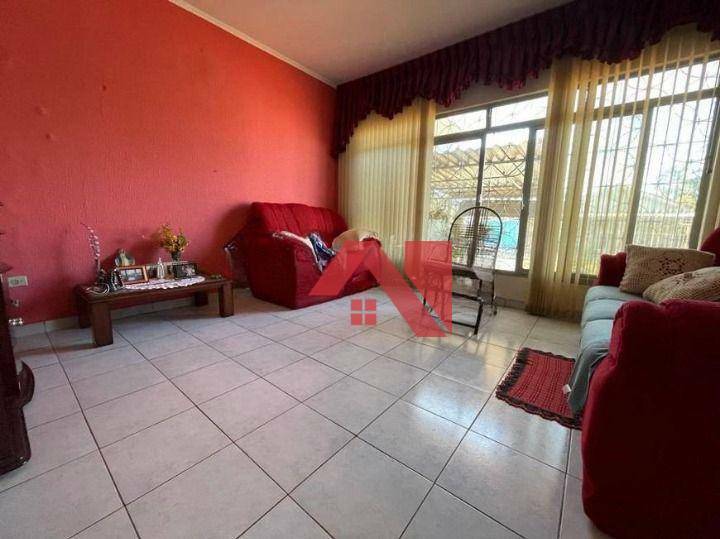 Casa à venda com 4 quartos, 256m² - Foto 1