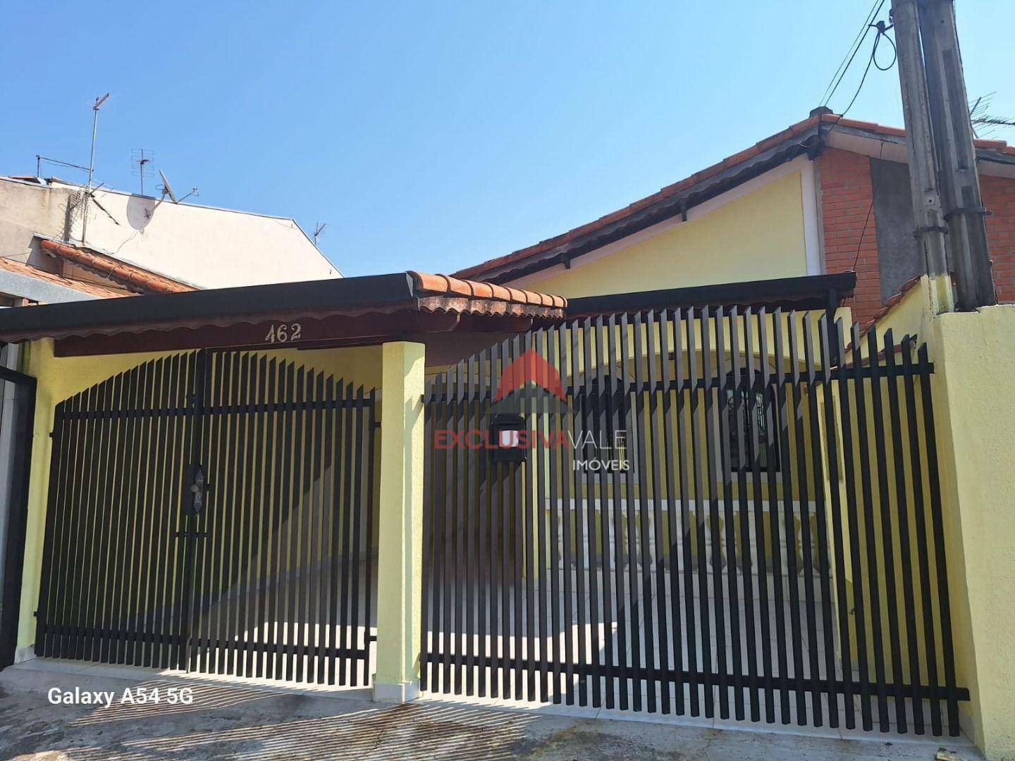 Casa à venda com 3 quartos, 94m² - Foto 1