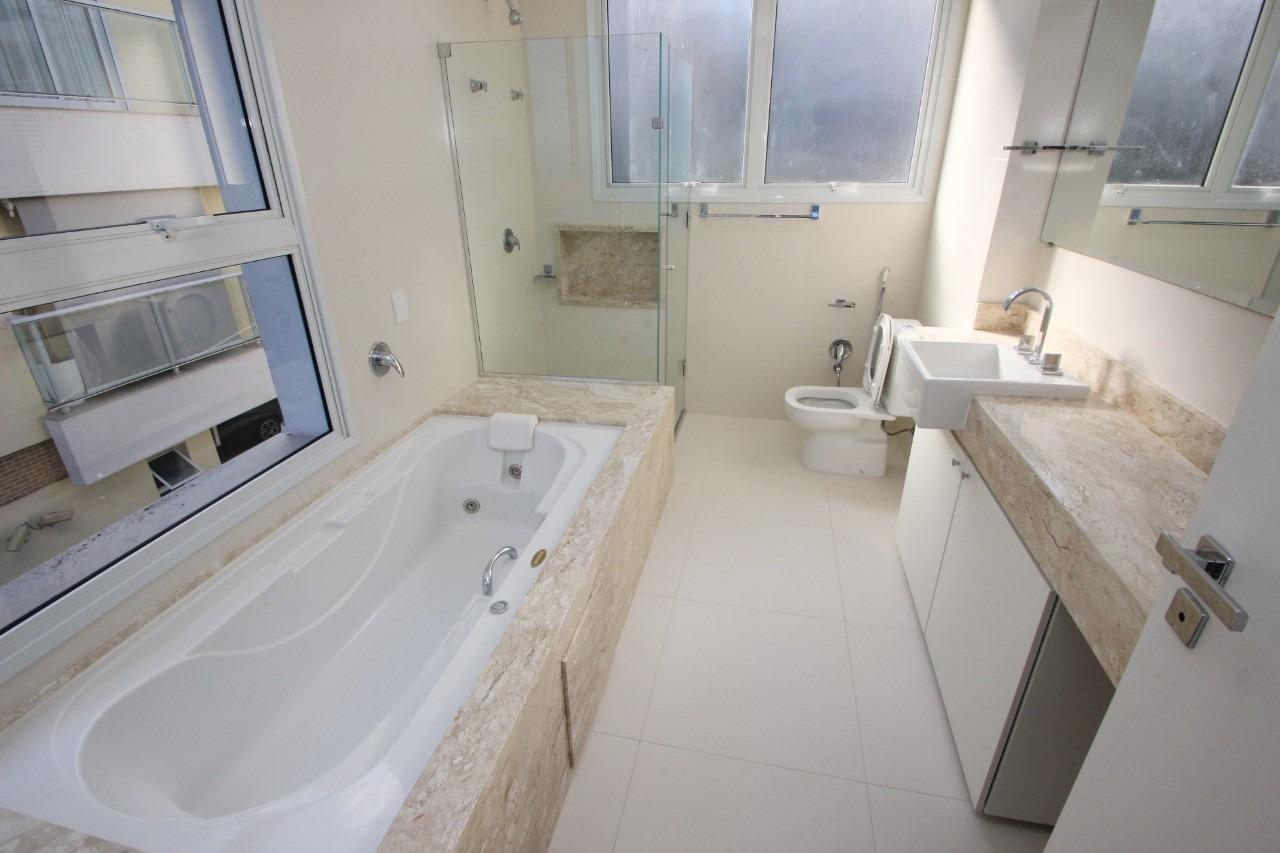 Apartamento para alugar com 3 quartos, 139m² - Foto 1