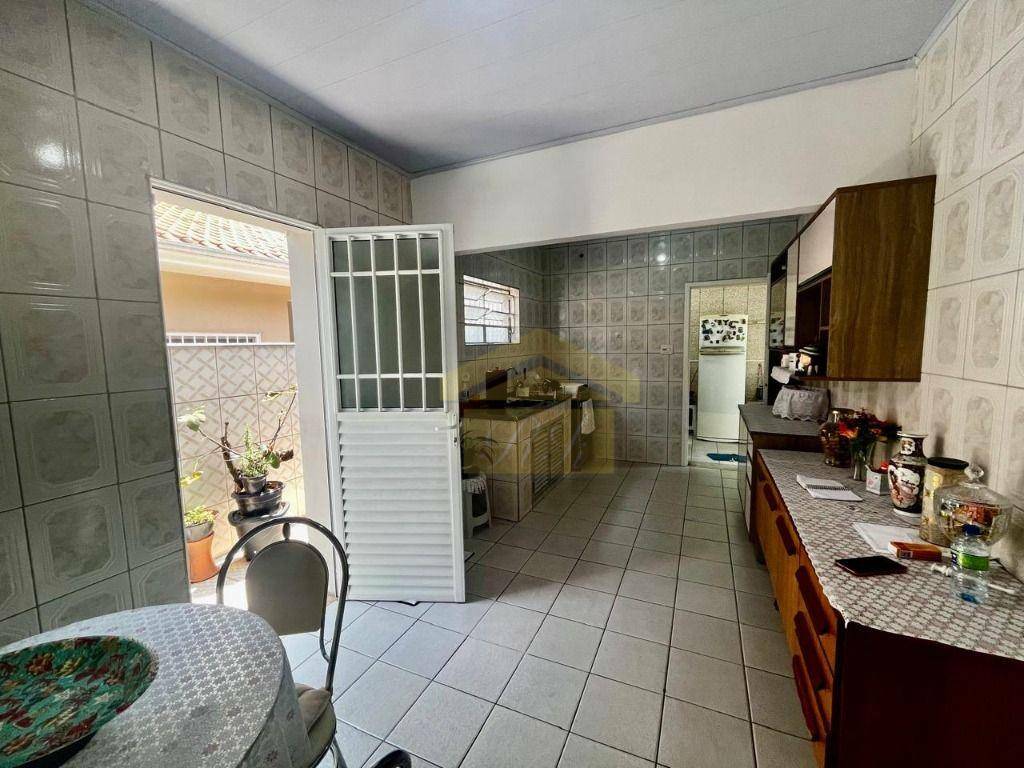 Casa para alugar com 2 quartos, 70m² - Foto 4