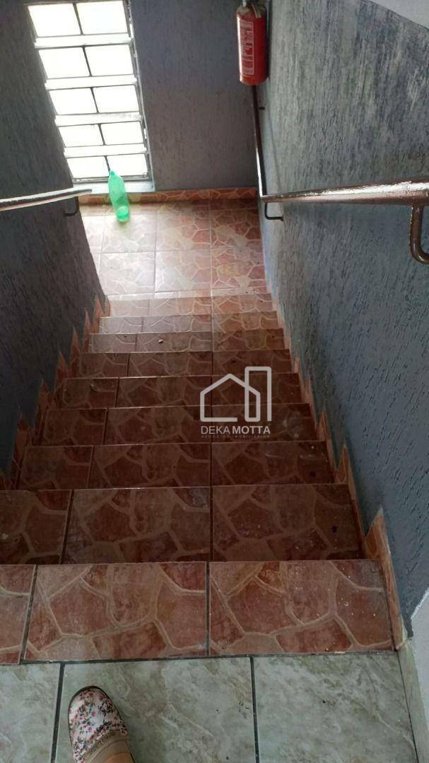 Sobrado à venda com 3 quartos, 300m² - Foto 2