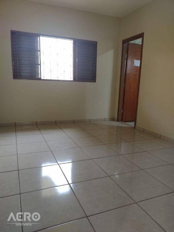 Casa à venda com 3 quartos, 220m² - Foto 4