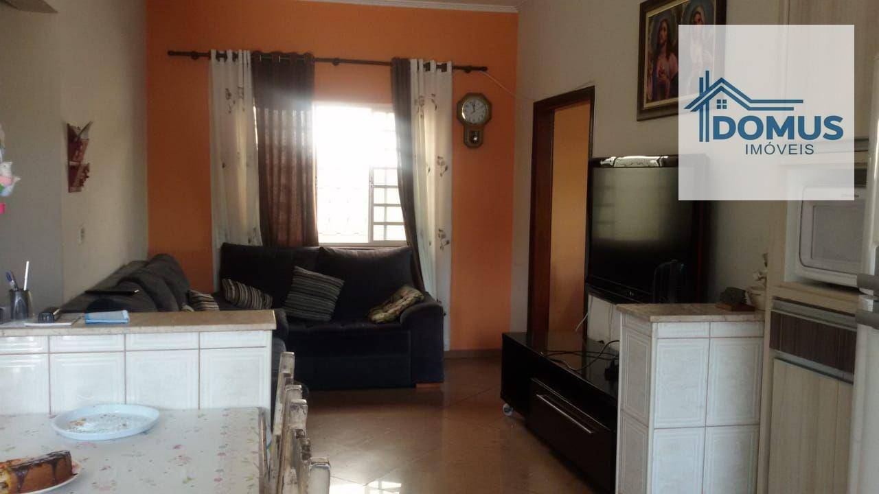 Casa à venda com 3 quartos, 107m² - Foto 1